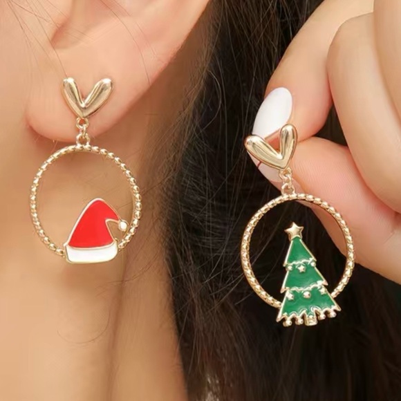 🌼 Hollow Round Shape Christmas Hat Tree Design Enamel Dangle Earrings Gold Tone - Picture 2 of 3